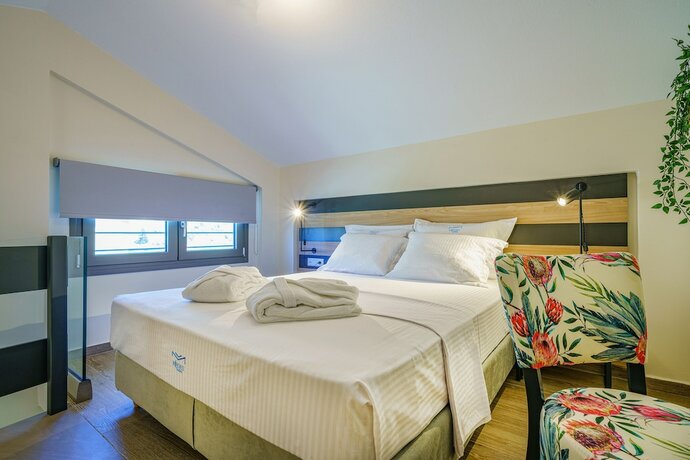 Imagen de la habitación del Hotel Miroes Suites. Foto 18