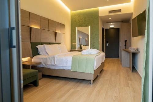 Imagen de la habitación del Hotel Mirror, Polychrono. Foto 19
