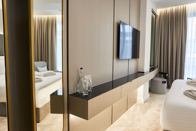 Imagen de la habitación del Hotel Mirror Skopje. Foto 16