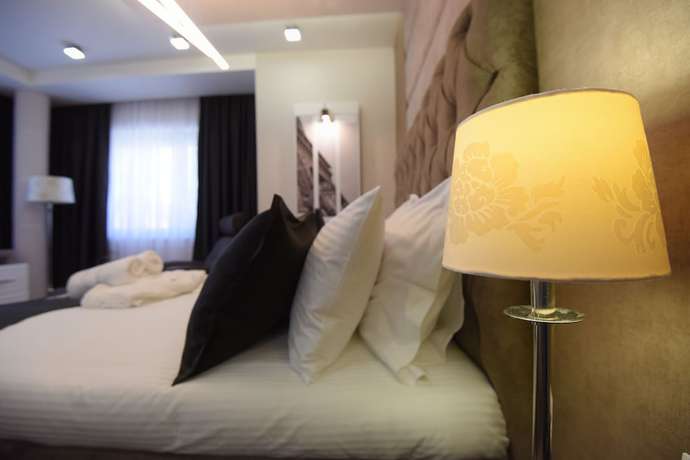 Imagen de la habitación del Hotel Mirror Skopje. Foto 18