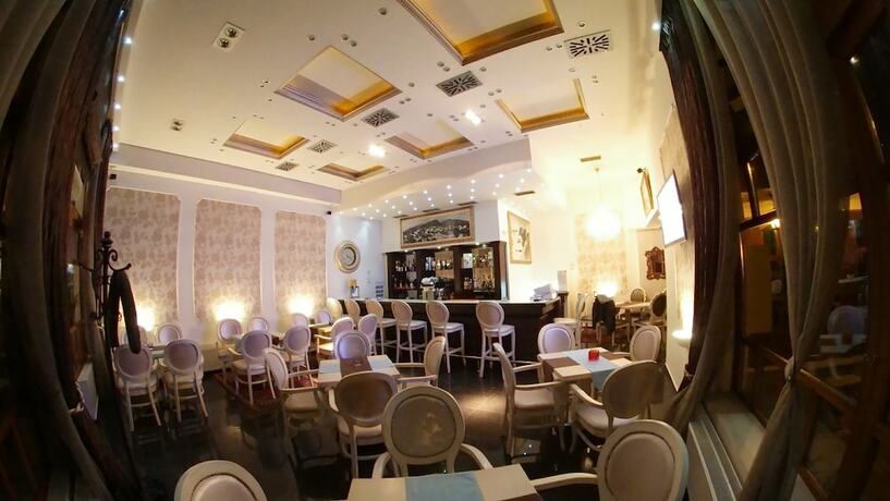 Imagen del bar/restaurante del Hotel Mirto. Foto 12
