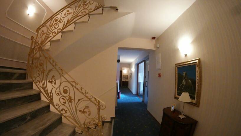 Imagen de los interiores del Hotel Mirto. Foto 30