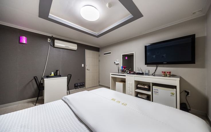 Imagen de la habitación del Hotel Miryang Cannes. Foto 16