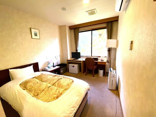 Imagen de la habitación del Hotel Misasaonsen Kouraku. Foto 18