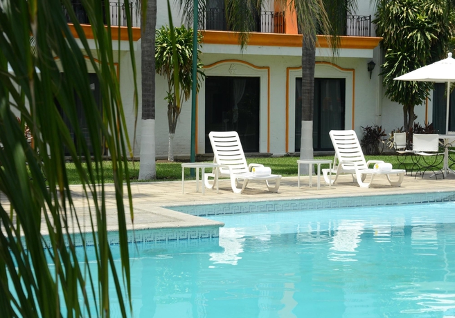 Imagen de la piscina del Hotel Misi&oacute;n Colima. Foto 15