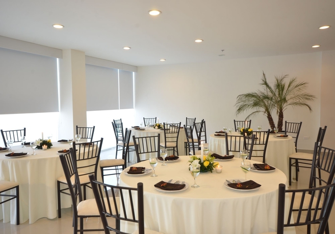 Imagen de los interiores del Hotel Misión Express Monterrey Aeropuerto La Fe. Foto 14