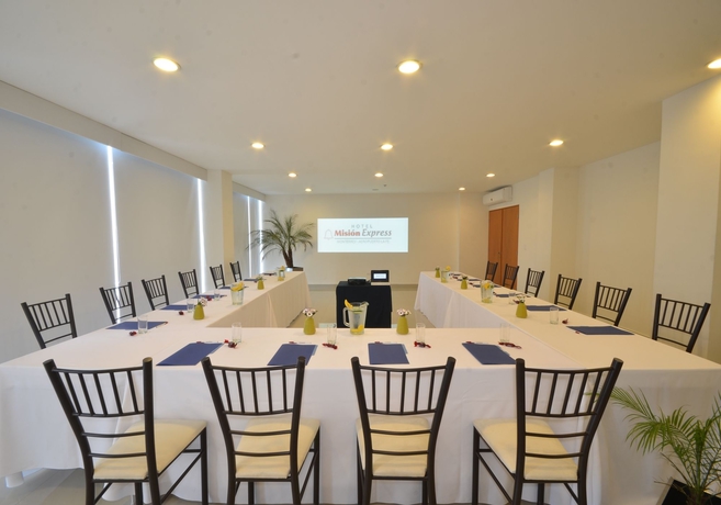 Imagen de los interiores del Hotel Misión Express Monterrey Aeropuerto La Fe. Foto 15