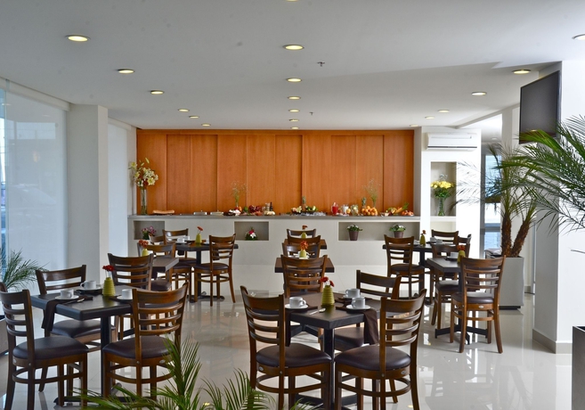 Imagen del bar/restaurante del Hotel Misión Express Monterrey Aeropuerto La Fe. Foto 3