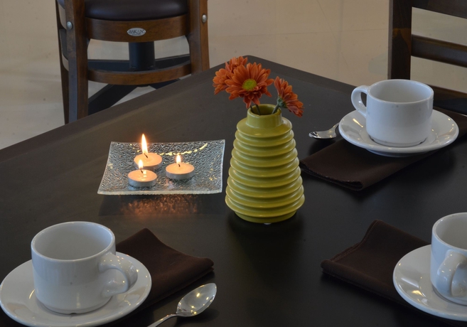 Imagen del bar/restaurante del Hotel Misión Express Monterrey Aeropuerto La Fe. Foto 4