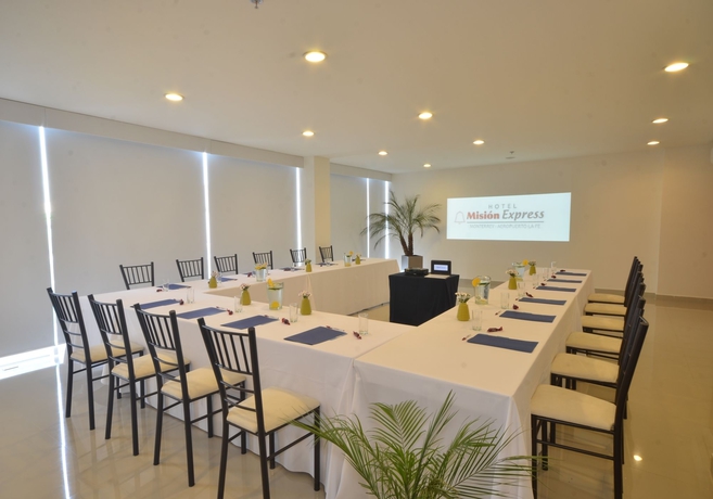 Imagen de los interiores del Hotel Misión Express Monterrey Aeropuerto La Fe. Foto 16
