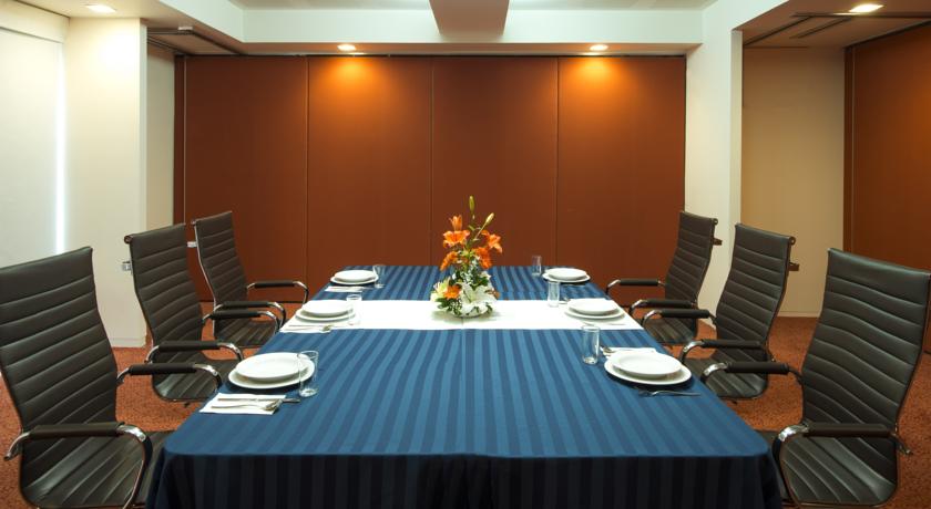 Imagen de los interiores del Hotel Misión Express Querétaro. Foto 7