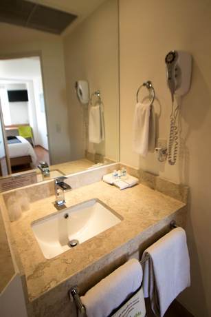 Imagen de la habitación del Hotel Misi&oacute;n Express Salamanca. Foto 4