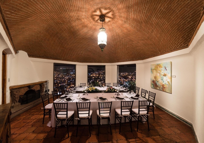 Imagen del bar/restaurante del Hotel Misión Grand Casa Colorada. Foto 2