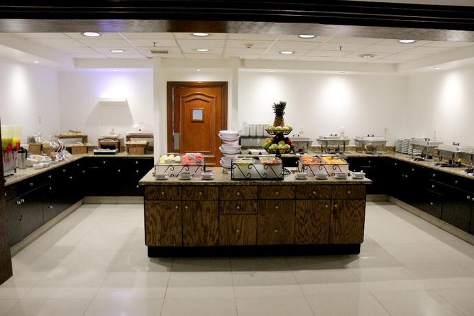 Imagen del bar/restaurante del Hotel Misi&oacute;n Grand Torre&oacute;n. Foto 3