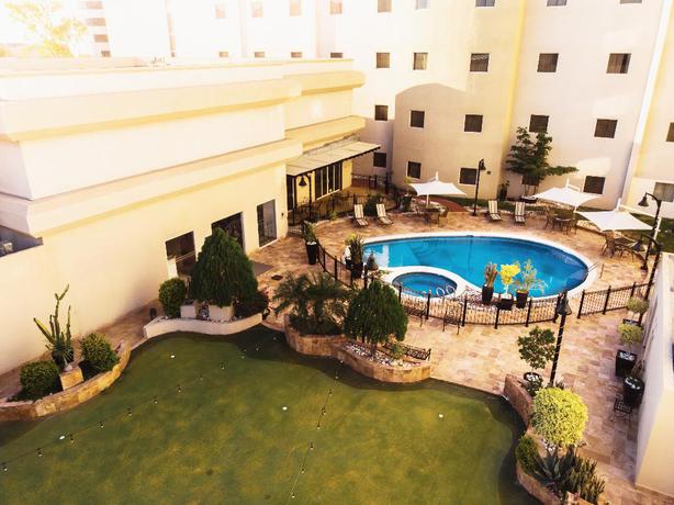 Imagen de la piscina del Hotel Misi&oacute;n Grand Torre&oacute;n. Foto 19