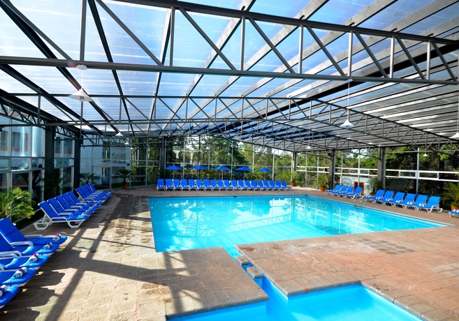 Imagen de la piscina del Hotel Misi&oacute;n La Muralla. Foto 16