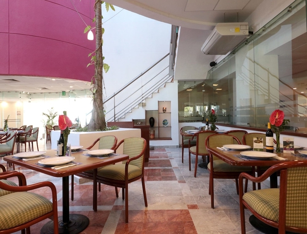 Imagen del bar/restaurante del Hotel Misión Mazatlan. Foto 3