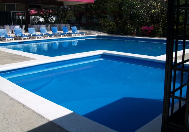 Imagen de la piscina del Hotel Misión Oaxaca. Foto 13
