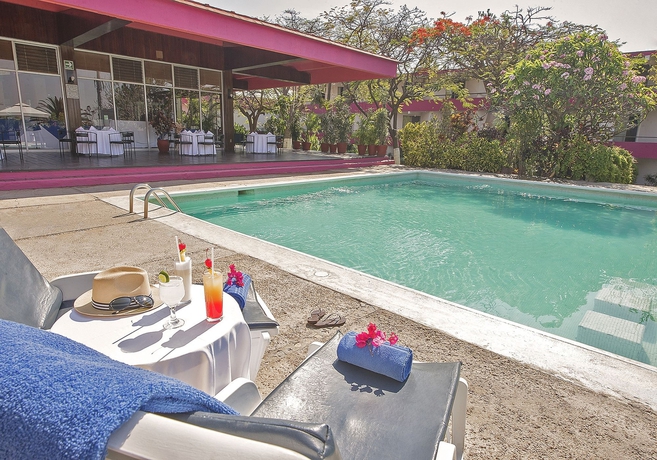 Imagen de la piscina del Hotel Misión Oaxaca. Foto 14
