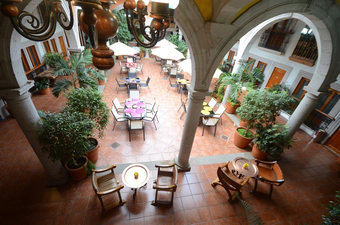 Imagen del bar/restaurante del Hotel Misi&oacute;n P&aacute;tzcuaro Centro Hist&oacute;rico. Foto 4