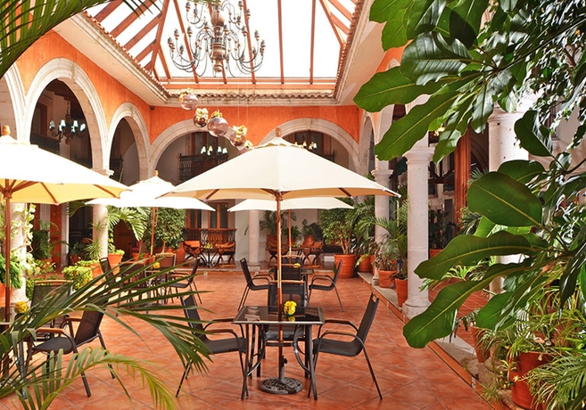 Imagen del bar/restaurante del Hotel Misi&oacute;n P&aacute;tzcuaro Centro Hist&oacute;rico. Foto 6