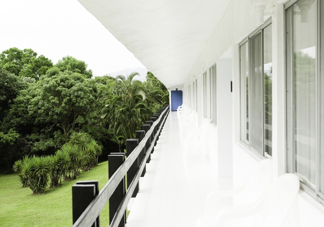 Imagen de los exteriores del Hotel Misión Palenque. Foto 12