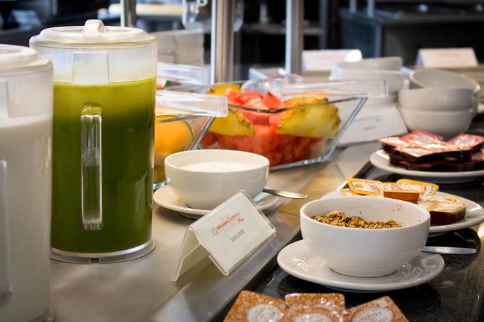 Imagen del bar/restaurante del Hotel Misi&oacute;n Puebla Angelopolis. Foto 8