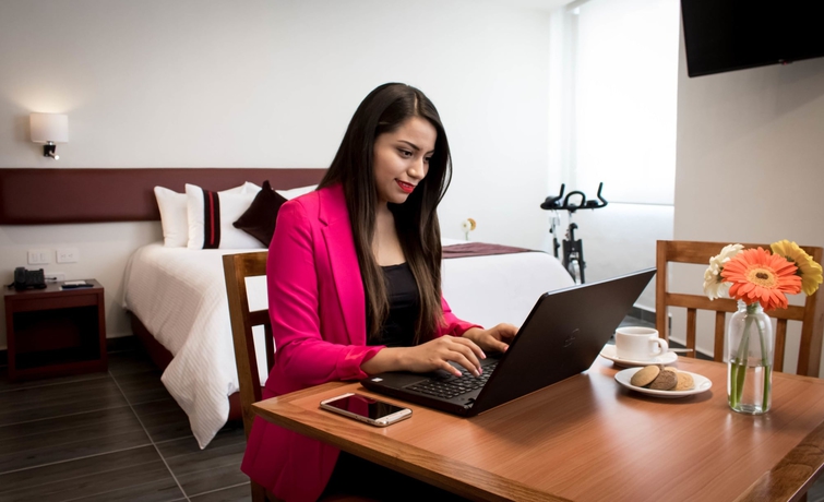 Imagen de la habitación del Hotel Misi&oacute;n Puebla Angelopolis. Foto 14