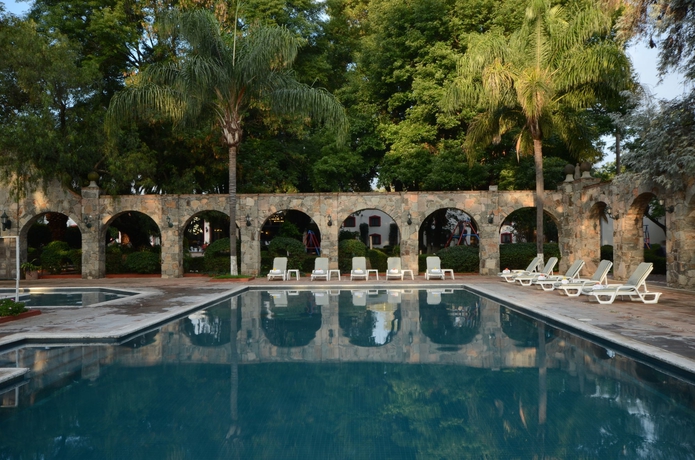 Imagen de la piscina del Hotel Misión San Gil. Foto 14