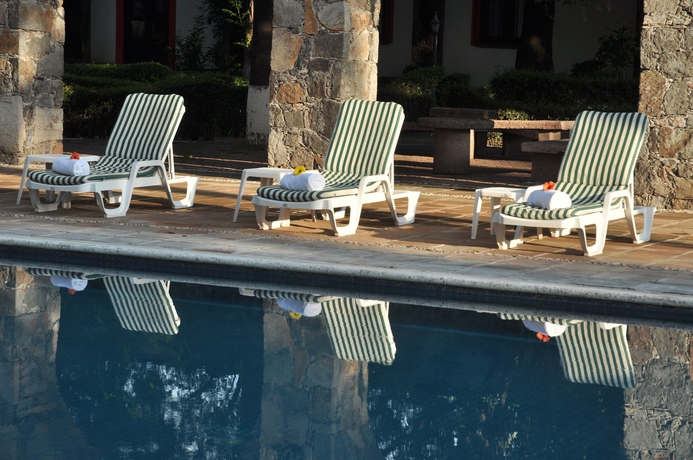 Imagen de la piscina del Hotel Misión San Gil. Foto 15