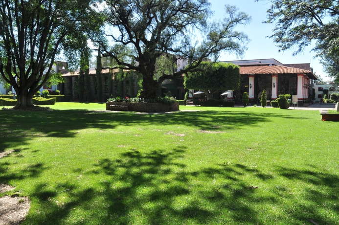 Imagen de los exteriores del Hotel Misión San Gil. Foto 8