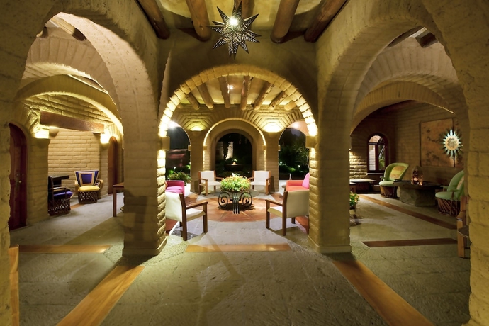 Imagen de los interiores del Hotel Mision Del Sol Resort and Spa. Foto 18