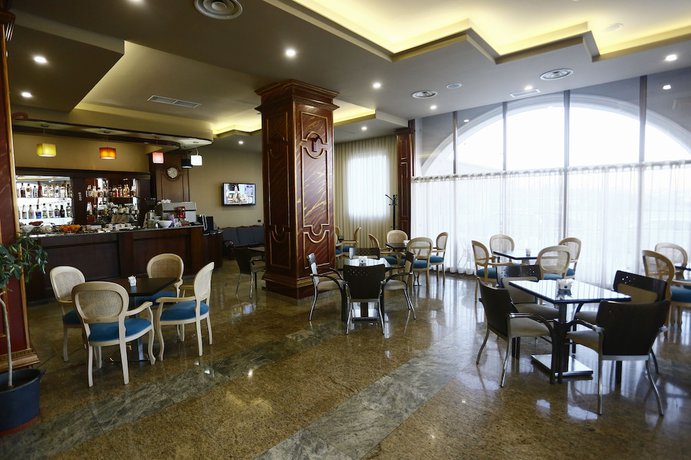 Imagen de los interiores del Hotel Misk Resort, Tirana. Foto 9