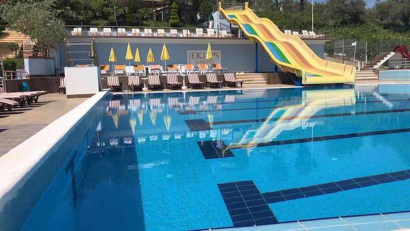 Imagen de la piscina del Hotel Misk Resort, Tirana. Foto 12