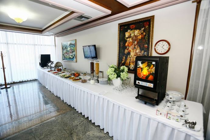 Imagen del bar/restaurante del Hotel Misk Resort, Tirana. Foto 5