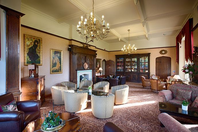 Imagen del bar/restaurante del Hotel Miskin Manor And Health Club. Foto 2