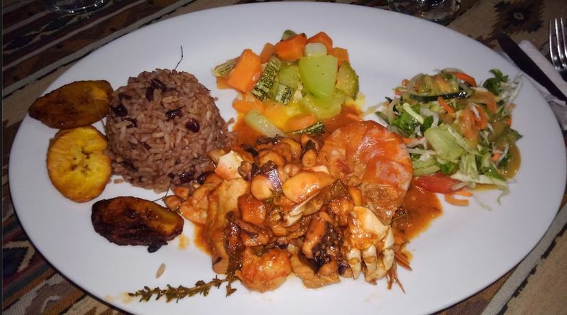 Imagen del bar/restaurante del Hotel Miss Junies Lodge. Foto 4