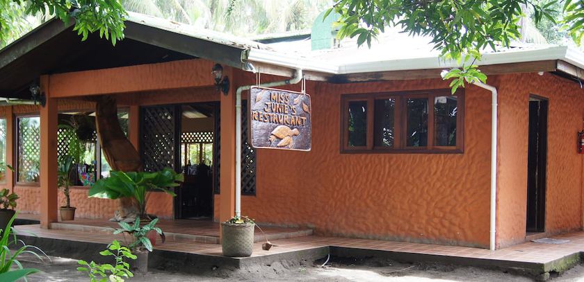 Imagen del bar/restaurante del Hotel Miss Junies Lodge. Foto 5