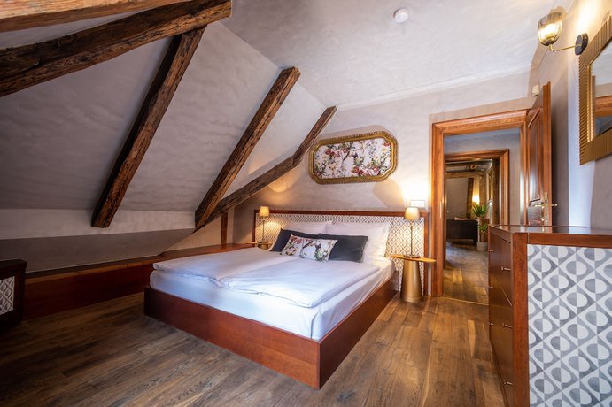 Imagen de la habitación del Hotel Miss Sophie's Charles Bridge. Foto 8