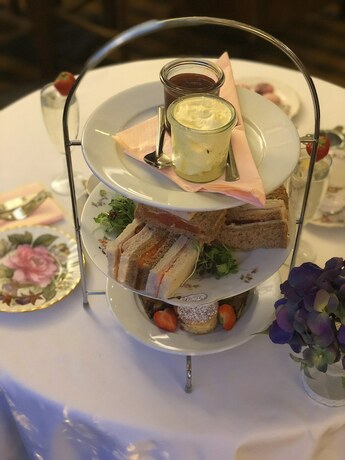 Imagen del bar/restaurante del Hotel Missenden Abbey. Foto 10