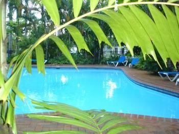 Imagen de la piscina del Hotel Mission Beach Hideaway Village. Foto 4