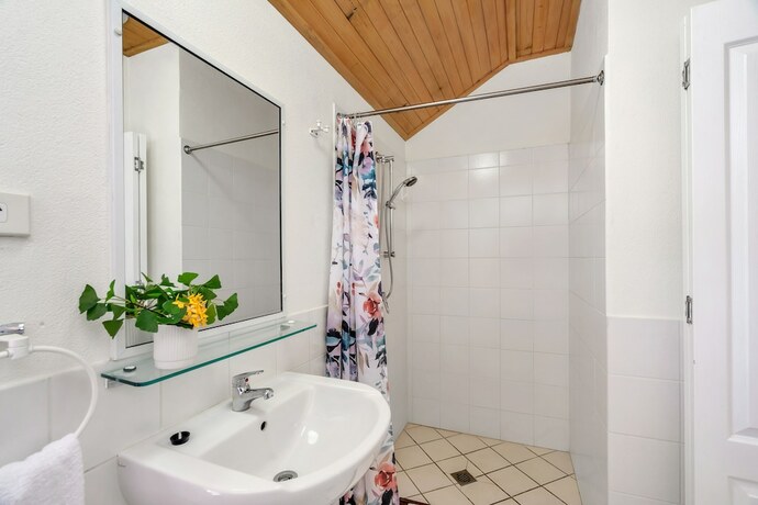 Imagen de la habitación del Hotel Mission Beach Shores. Foto 27