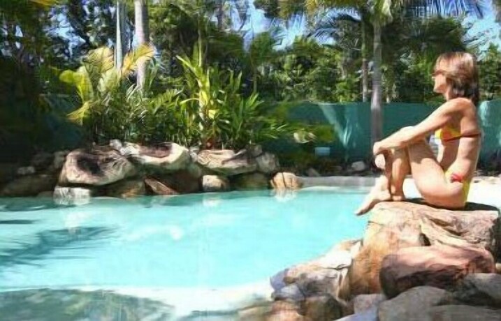 Imagen de la piscina del Hotel Mission Beach Shores. Foto 37
