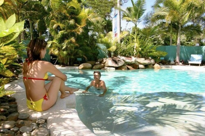 Imagen de la piscina del Hotel Mission Beach Shores. Foto 40