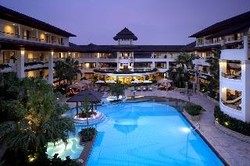 Imagen de la piscina del Hotel Mission Hills Golf Club and Resorts Shenzhen. Foto 18