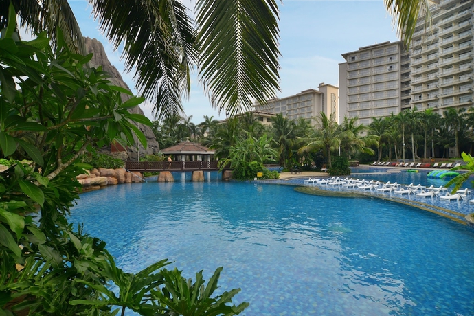 Imagen de la piscina del Hotel Mission Hills Resort Haikou. Foto 18