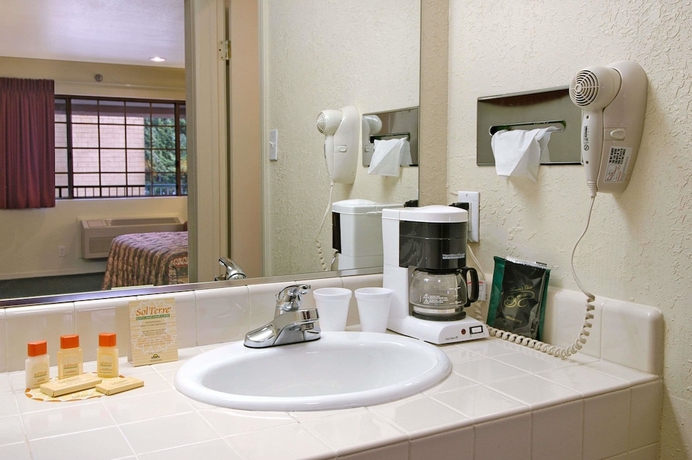 Imagen de la habitación del Hotel Mission Inn and Suites. Foto 4