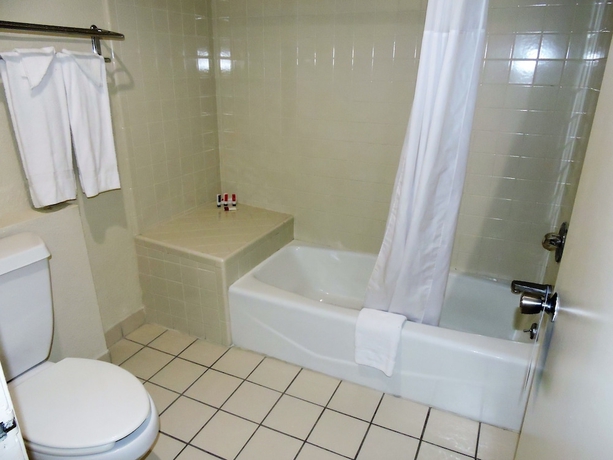 Imagen de la habitación del Hotel Mission Inn and Suites. Foto 9