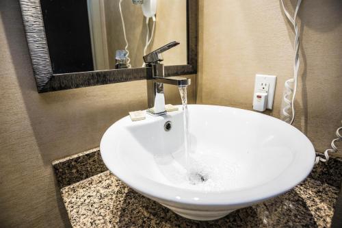 Imagen de la habitación del Hotel Mississauga Gate Inn. Foto 10