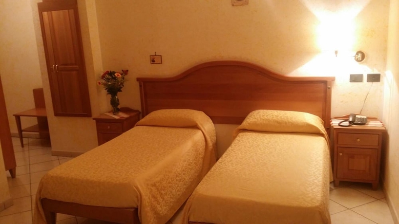 Imagen de la habitación del Hotel Mistef. Foto 10